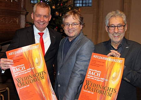 Freuen sich auf das Neujahrskonzert in der Dorfkirche in Neukirchen (v.l.n.r.): Sparkassenvorstand Bernd Zibell, Gemeindepfarrer Frank Hartmann und Hans-Hermann Buyken.
