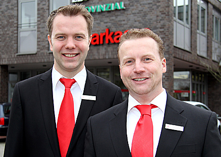 David Jakobs (links) und Roman Schönwald sind das neue Führungsteam der Sparkasse in Utfort.