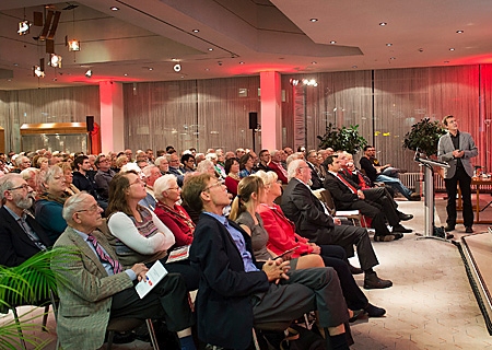 Uniwochen Vorbericht 1015 ObenAn den Abendveranstaltungen der Universitätswochen nehmen regelmäßig bis zu 200 Zuhörer teil. 