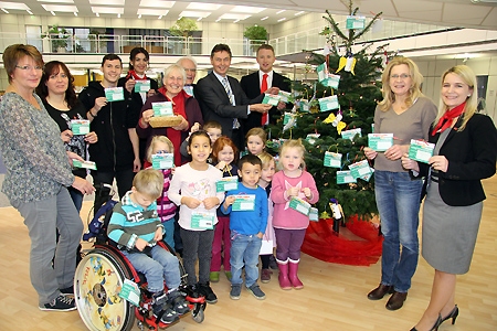 Weihnachtswunschbaum in der Sparkasse an der Poststraße