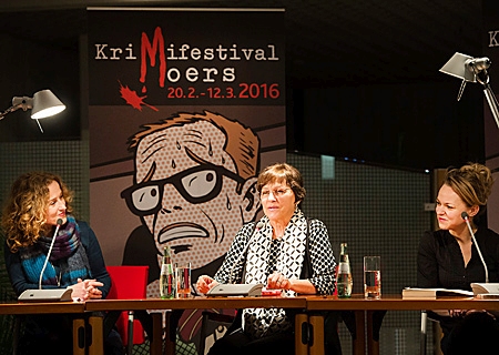 Moderatorin Antje Deistler (v.l.n.r.) im Gespäch mit der schwedischen Bestseller-Autorin Helene Tursten und der Schauspielerin Lisa Wagner. Die drei Frauen erwiesen sich als starkes Krimi-Team.