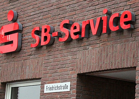 Diesen SB-Standort in der Altstadt muss die Sparkasse am Niederrhein aufgeben. 