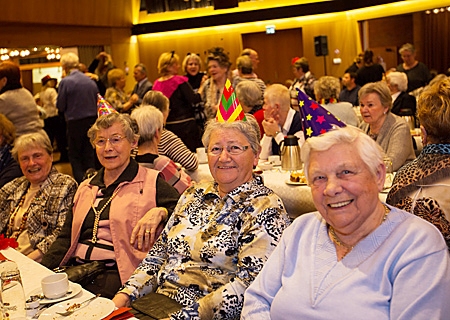 Drei Stunden Spaß und Lebensfreude beim Sparkassen-Seniorenkarneval im Kulturzentrum Rheinkamp.