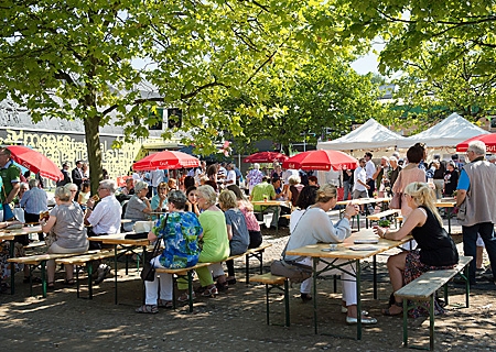 Rund 1000 Gäste erwartet die Sparkasse zum Vereinsfrühschoppen in der Festivalhalle.