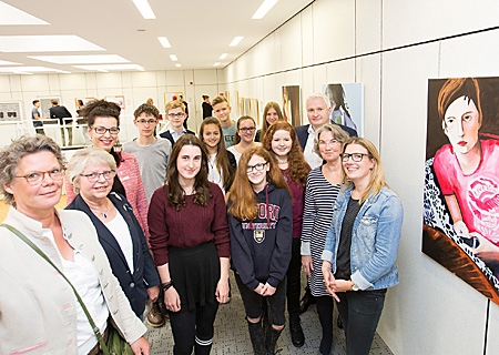 Die Stipendiaten der Kunstschule zeigen in der Sparkasse an der Poststraße noch bis zum 27. Oktober ihre Werke.  