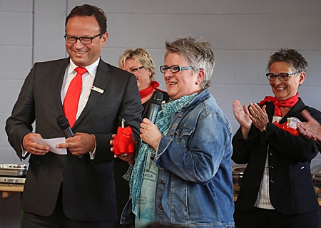 Gute Stimmung beim Ehrenamtsforum der Sparkasse, hier ein Foto aus dem vergangenen Jahr mit (v.l.) Vorstand Frank-Rainer Laake, Maria-Anna Rütter-Koppers, Claudia Koerfer (St. Viktor Bruderschaft Xanten) und Birte Frie.