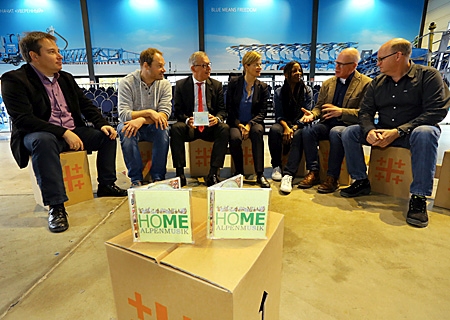 Stellten im Im AgroForum der Firma Lemken das Projekt „Home.Alpenmusic“ vor (von links): Malte Kolodzy, Patrick Depuhl, Bernd Zibell, Nicola Lemken, Judy Bailey, Thomas Janßen und Thomas Sundermann.