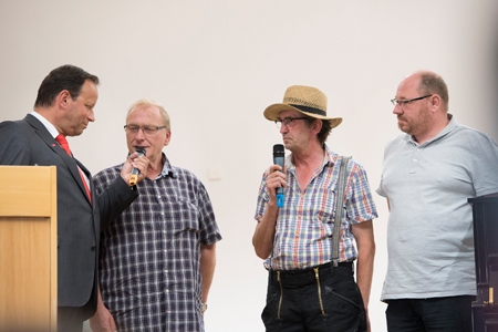 Beim Ehrenamtsforum der Sparkasse stellen Ehrenamtliche ihre Vereinsarbeit vor. Im Gespräch mit Vorstand Frank-Rainer Laake berichten sie von aktuellen Projekten und Plänen für die Zukunft. Hier ein Foto aus dem vergangenen Jahr.