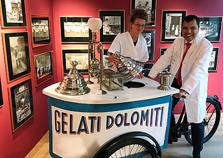 Diana Finkele und Giovanni Malaponti in der Ausstellung „Gelato! – Italienische Eismacher am Niederrhein“