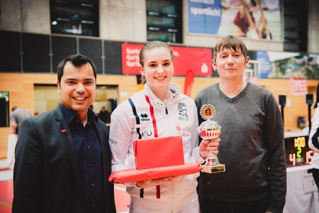 Pia Ueltgesforth gewinnt den Sparkassen-Cup im Florettfechten