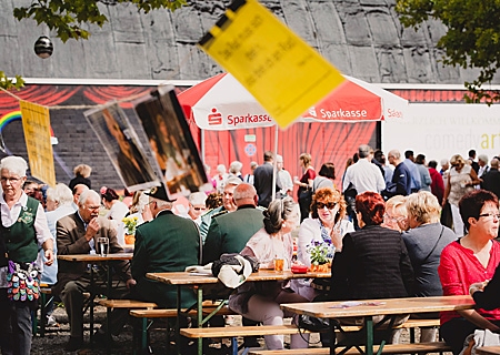 Rund 1000 Gäste erwartet die Sparkasse zum Vereinsfrühschoppen in und an der Festivalhalle.