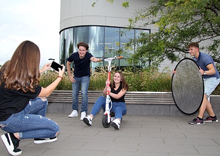 Fotoshooting für den Videowettbewerb ‚Knete für die Fete‘ mit Azubis der Sparkasse am Niederrhein. 