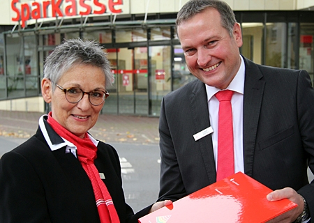 Birte Frie übergibt Ende dieser Woche die Leitung der Geschäftsstelle Xanten an Ludger Wehren, der unweit vom Europaplatz am Stiftsgymnasium sein Abitur gemacht hat und bereits viele Kunden kennt. 