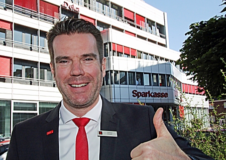 Stefan Ertelt, Leiter des Vertriebsmanagements der Sparkasse am Niederrhein, findet die Anbindung einer der ältesten Lotterien der Bundesrepublik an zeitgemäßes Fondssparen richtig gut und verspricht eine zusätzliche Prämie. 