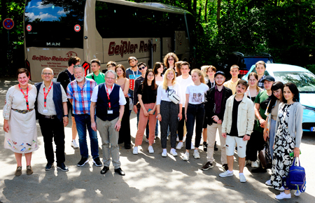 38 der insgesamt 60 Musikerinnen und Musiker des Jugendsinfonieorchesters der Ukraine trafen am Sonntagnachmittag mit dem Bus in Moers ein. 