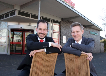 Björn Bremeyer (rechts) übergab die Leitung der Geschäftsstelle Scherpenberg an Christian Faber. 