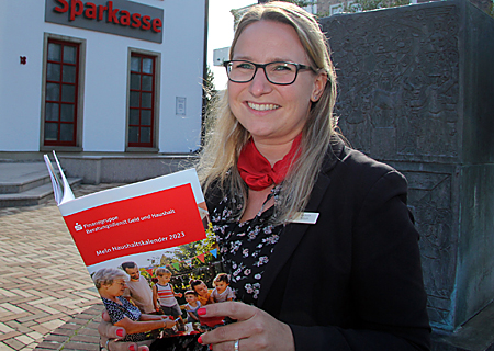 Kathrin Hüsch ist Kundenberaterin und Geschäftsstellenleiterin der Sparkasse am Niederrhein.