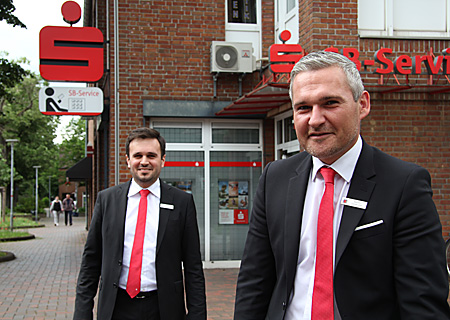 Martin Salzbrunn (rechts) übernahm von Dawid Sojka die Leitung der Geschäftsstelle Rheinkamper Ring.
