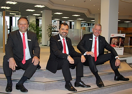 Der Vorstand der Sparkasss am Niederrhein stellte die Jahresbilanz des insgesamt 177. Geschäftsjahres vor (v.l.n.r.) Frank-Rainer Laake, Giovanni Malaponti und Bernd Zibell.