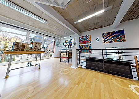 Besucher sind herzlich eingeladen, die Stipendiaten-Ausstellung in der Kunstschule am Schulplatz in Vluyn digital zu besuchen.
