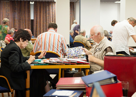 Beim Briefmarken-Tauschtag am Sonntag, 27. August, treffen sich Sammler von Postwertzeichen und Münzen zwischen 9 und 15 Uhr im Casino der Sparkassen-Hauptstelle am Ostring 6 in Moers.