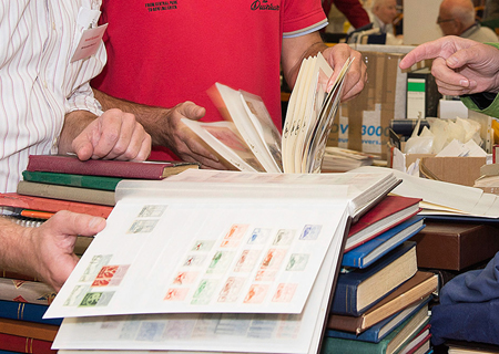 Beim Briefmarken-Tauschtag am Sonntag, 31. August, treffen sich Sammler von Postwertzeichen und auch Münzen zwischen 9 und 14 Uhr im Casino der Sparkassen-Hauptstelle am Ostring 6 in Moers.