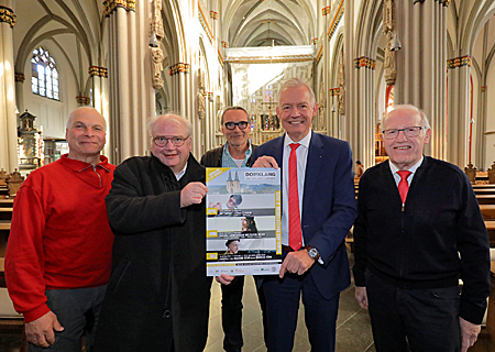 Stellten das Programm der Domklang-Reihe vor (v.l.n.r): Johannes Schubert (Dombauhütte), Propst Stefan Notz, Rüdiger Eichholtz (künstlerischer Leiter), Bernd Zibell (Sparkassenvorstand) und Wilhelm van gen Hassend (Bürgerstiftung Sparkasse).