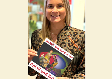 Lena Kempken von der Sparkasse am Niederrhein sagt: „Wir laden unsere Knax-Kinder zum kostenlosen Besuch des Theaterstücks ‚Anfall und Ente‘ im Bollwerk107 ein. Die Freikarten gibt es ausschließlich in unseren Moerser Geschäftsstellen.“