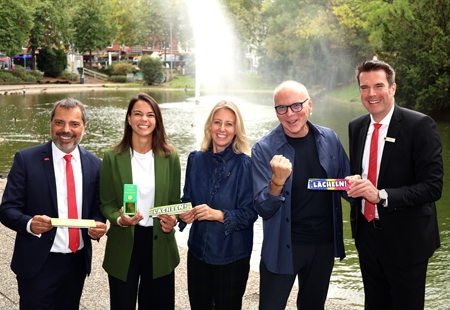 Stellten das Programm des 'Feel Good Festivals' und den Award für ein 'Gesundes Moers' vor (v.l.n.r.): Giovanni Malaponti, Vanessa Buth, Bürgermeisterin Julia Zupancic, Freddy Fischer und Stefan Ertelt von der Sparkasse am Niederrhein.