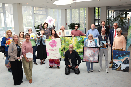 Die Beteiligten freuen sich auf den fünften Moerser KunstFrühling, der am Wochenende 18. und 19. April von 11 bis 17 Uhr in der Hauptstelle der Sparkasse am Ostring stattfindet.