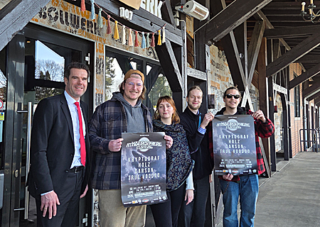 Freuen sich auf die bereits vierte Ausgabe des atMOERSphere Festivals: v.l.n.r. Stefan Ertelt, Abteilungsleiter Vertriebsmanagement der Sparkasse am Niederrhein, Andreas Krieter, Corinna Leger-Janßen (beide atMOERSphere-Orga-Team), Jan Krause, Kulturreferent Bollwerk 107 und Alexander Leger, ebenfalls atMOERSphere-Orga-Team