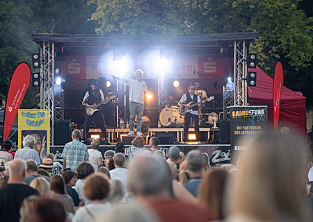 Das Open-Air für alle Freunde des Soul und Funk findet in diesem Jahr am Samstag, 8. August, auf dem neuen Plaza Gelände im Freizeitpark Moers statt.